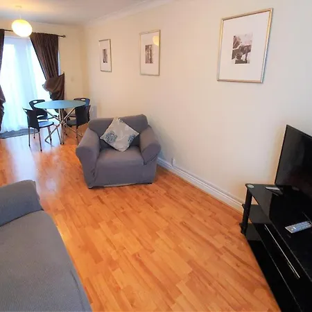 Friars Walk Houses With 2 Bedrooms, 2 Bathrooms, Fast Wi-Fi And Private Parking Sittingbourne Exterior photo