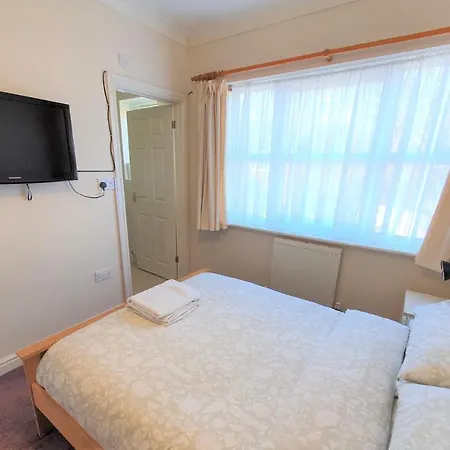 Friars Walk Houses With 2 Bedrooms, 2 Bathrooms, Fast Wi-Fi And Private Parking Sittingbourne Exterior photo