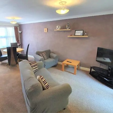 Friars Walk Houses With 2 Bedrooms, 2 Bathrooms, Fast Wi-Fi And Private Parking Sittingbourne Exterior photo