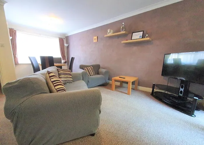 Friars Walk Houses With 2 Bedrooms, 2 Bathrooms, Fast Wi-Fi And Private Parking