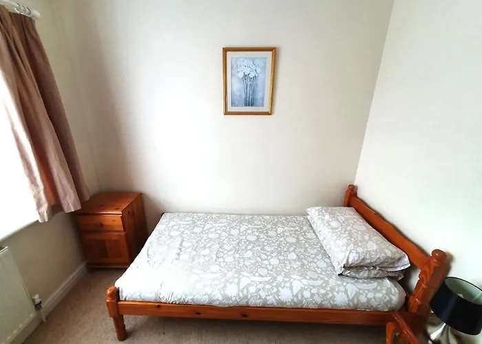 Friars Walk Houses With 2 Bedrooms, 2 Bathrooms, Fast Wi-Fi And Private Parking