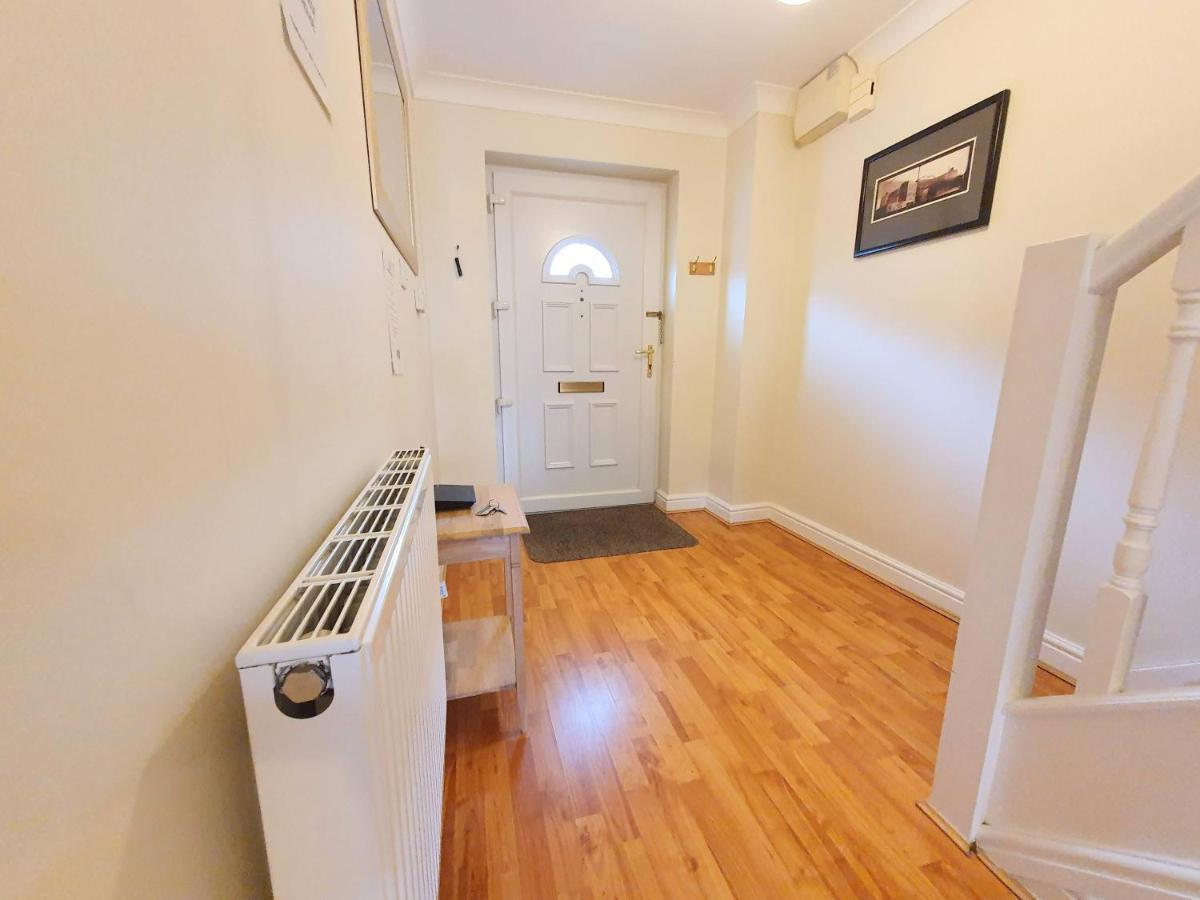 Friars Walk With 2 Bedrooms, 2 Bathrooms, Fast Wi-fi And Private Parking * Sittingbourne