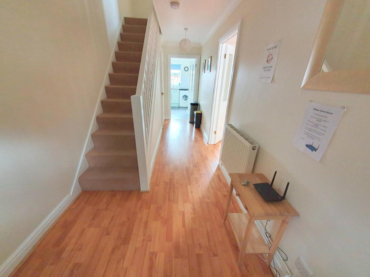 Friars Walk With 2 Bedrooms, 2 Bathrooms, Fast Wi-fi And Private Parking *