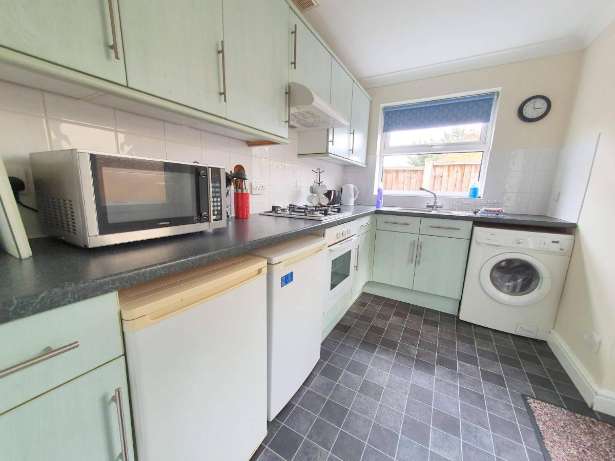 Friars Walk With 2 Bedrooms, 2 Bathrooms, Fast Wi-fi And Private Parking * Sittingbourne