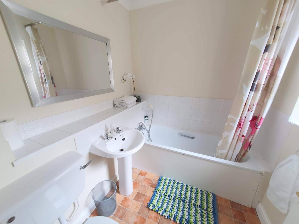 Friars Walk With 2 Bedrooms, 2 Bathrooms, Fast Wi-fi And Private Parking Sittingbourne