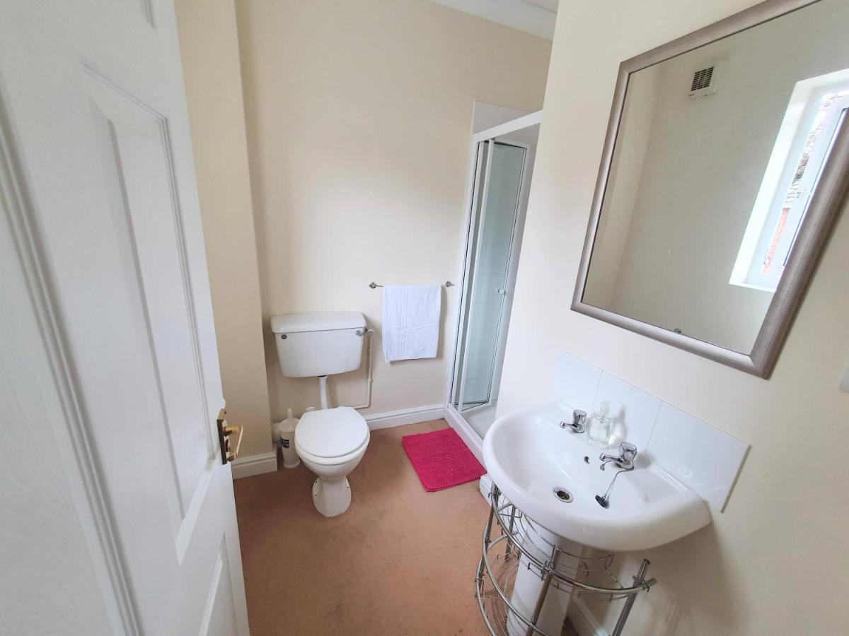 Friars Walk With 2 Bedrooms, 2 Bathrooms, Fast Wi-fi And Private Parking *