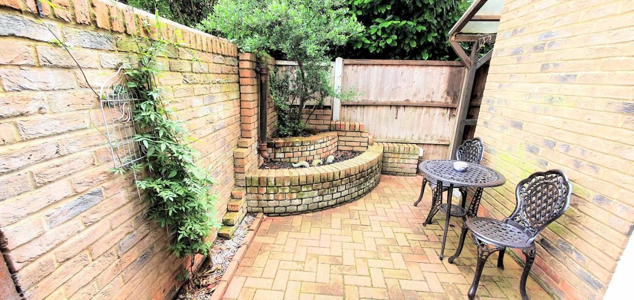 Friars Walk With 2 Bedrooms, 2 Bathrooms, Fast Wi-fi And Private Parking * Sittingbourne