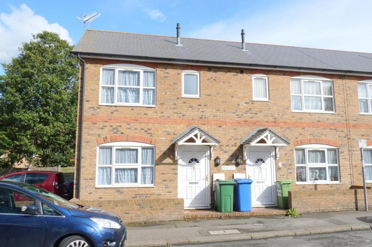 Friars Walk With 2 Bedrooms, 2 Bathrooms, Fast Wi-fi And Private Parking Sittingbourne