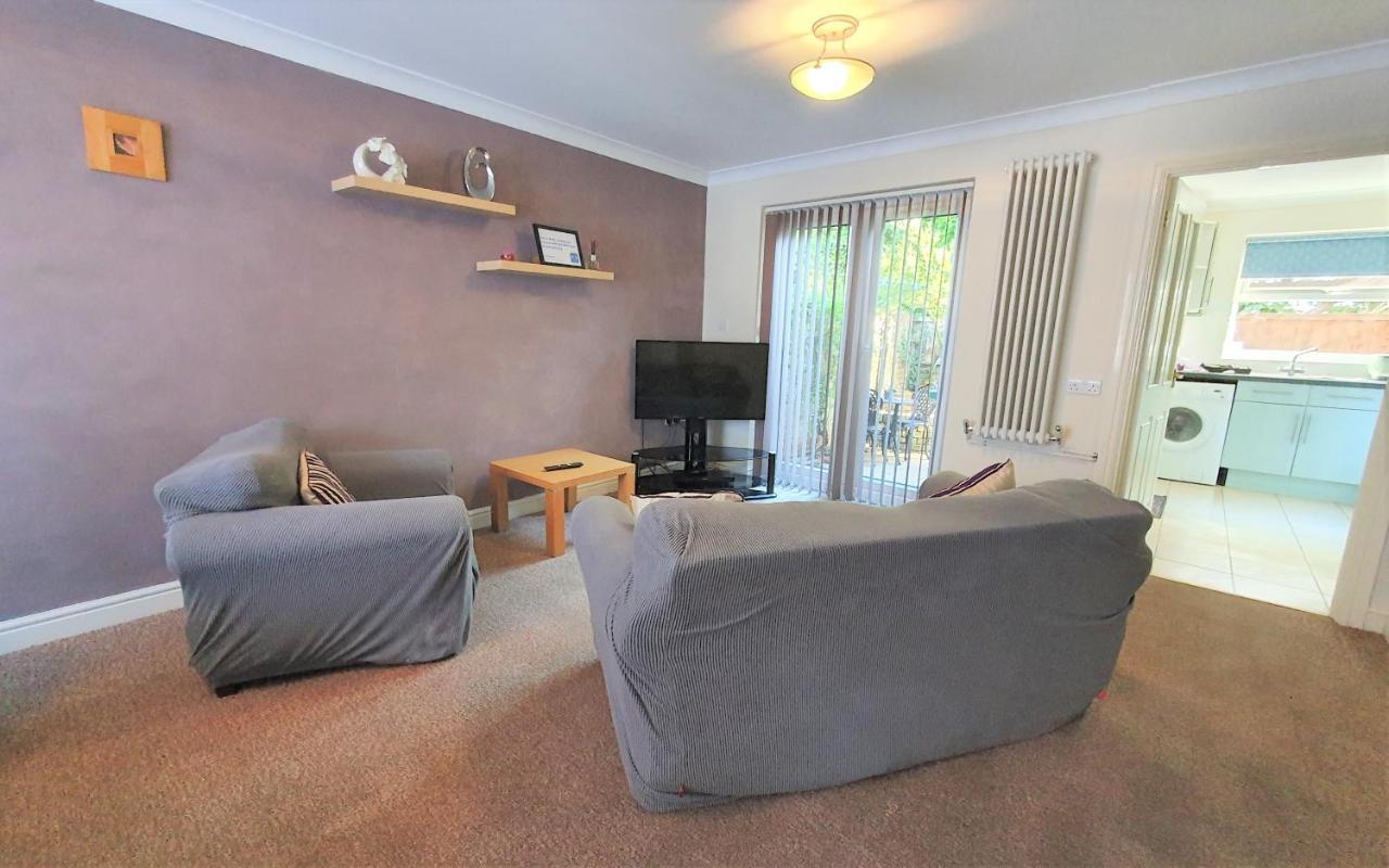 Friars Walk With 2 Bedrooms, 2 Bathrooms, Fast Wi-fi And Private Parking * Sittingbourne