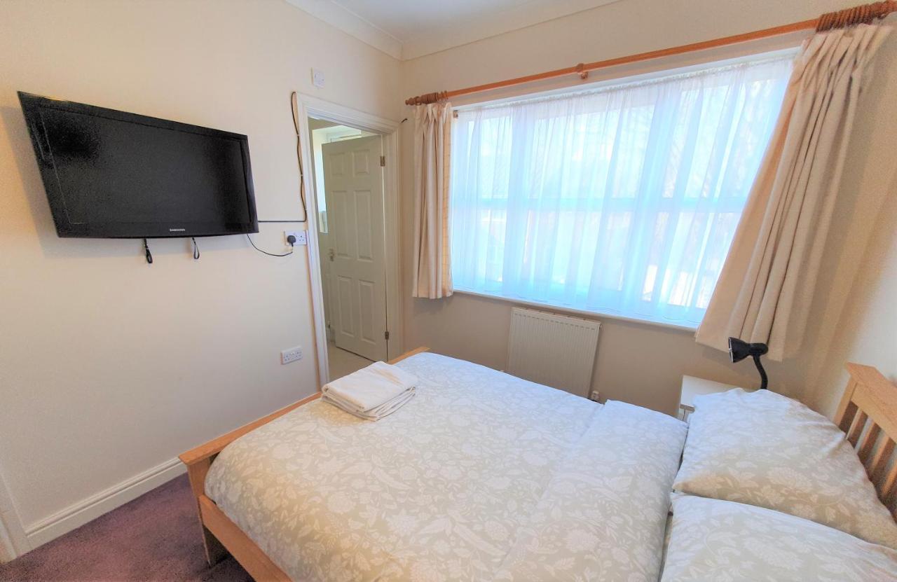 Friars Walk With 2 Bedrooms, 2 Bathrooms, Fast Wi-fi And Private Parking Sittingbourne
