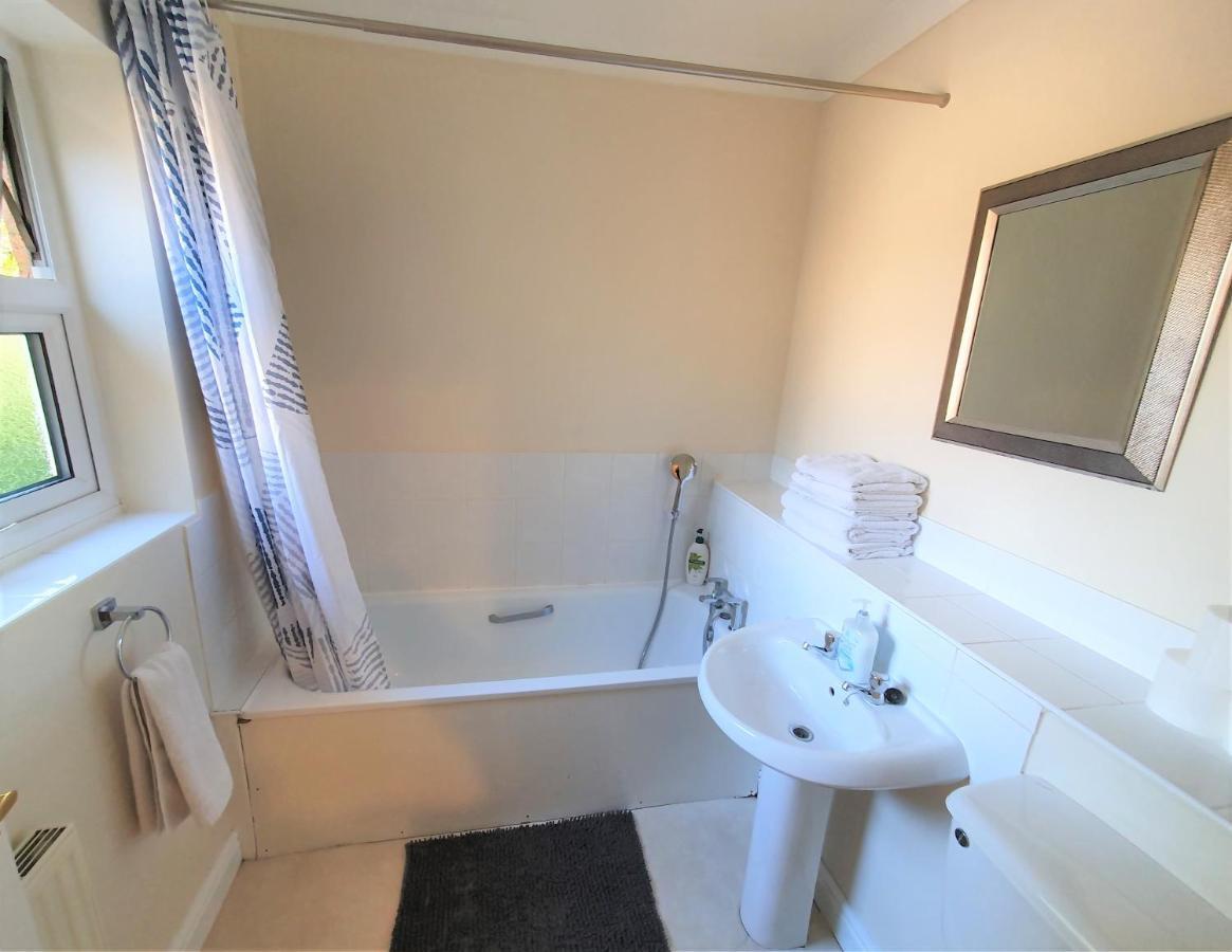 Friars Walk With 2 Bedrooms, 2 Bathrooms, Fast Wi-fi And Private Parking Sittingbourne