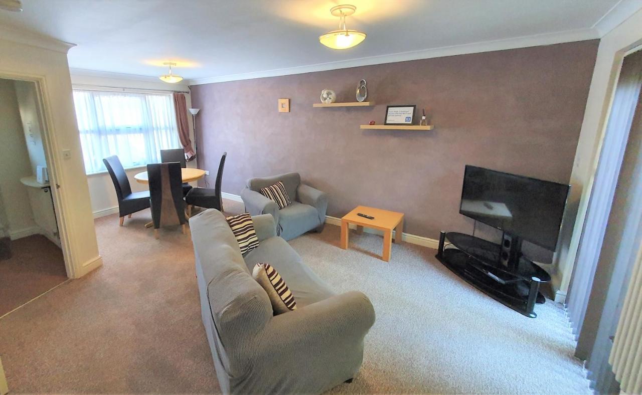 Friars Walk With 2 Bedrooms, 2 Bathrooms, Fast Wi-fi And Private Parking Holiday home *