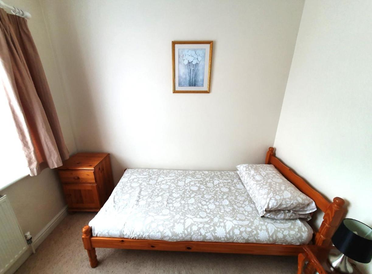 Friars Walk With 2 Bedrooms, 2 Bathrooms, Fast Wi-fi And Private Parking * Sittingbourne